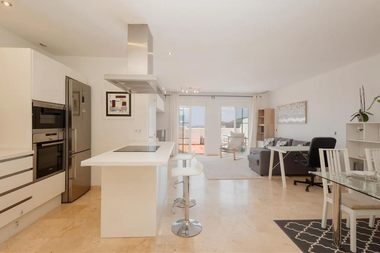 Modern Sea & Lake View Penthouse With Private Jacuzzi - 8 Min To Puente Romano Istan Apartment