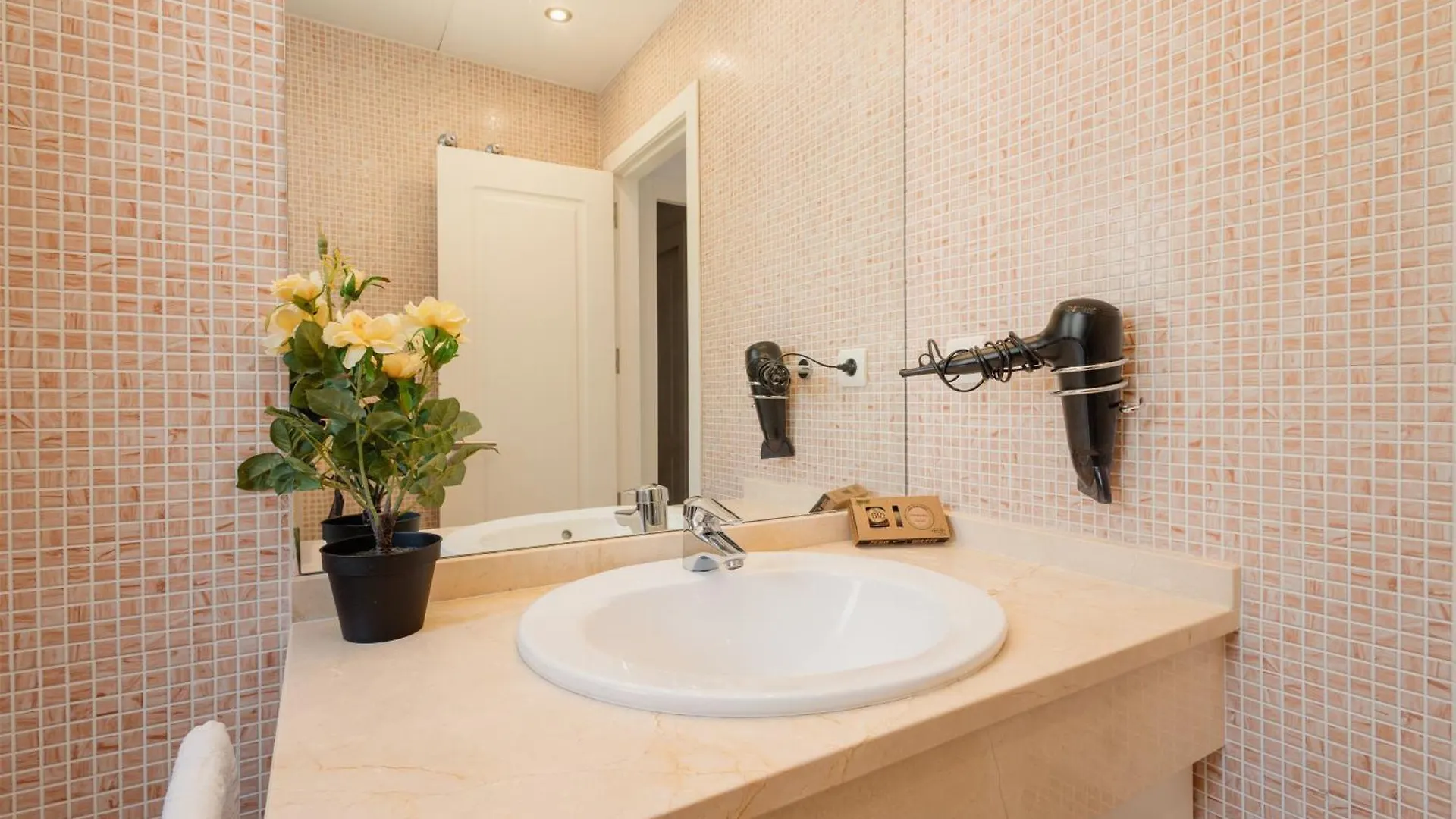 Modern Sea & Lake View Penthouse With Private Jacuzzi - 8 Min To Puente Romano Istan Apartment