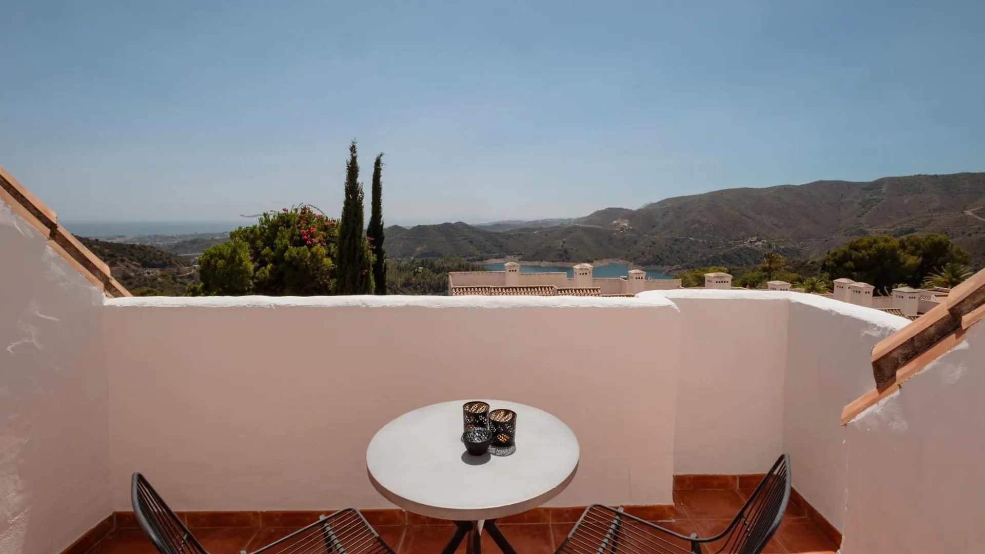 Modern Sea & Lake View Penthouse With Private Jacuzzi - 8 Min To Puente Romano Istan Apartment
