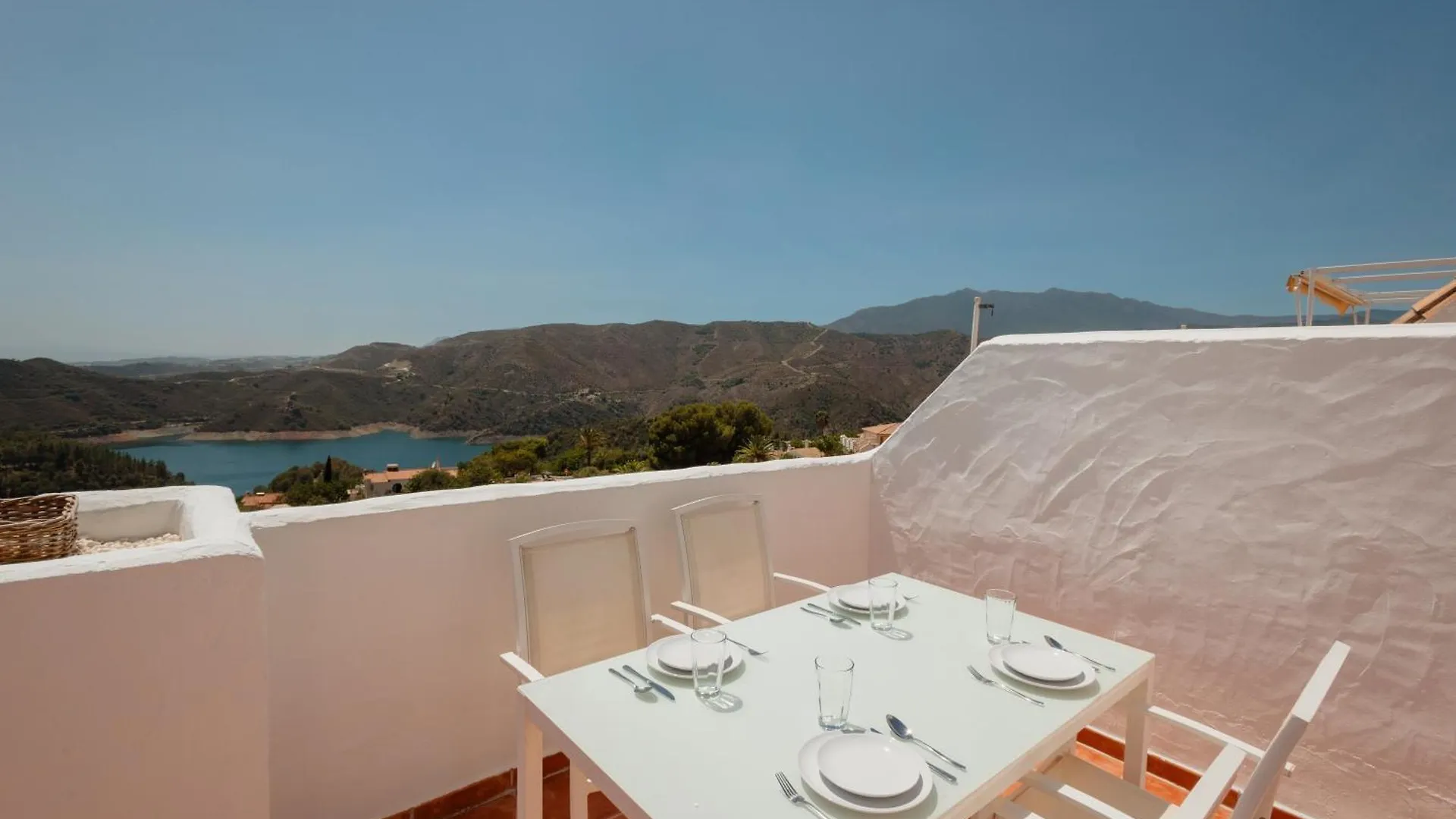 Modern Sea & Lake View Penthouse With Private Jacuzzi - 8 Min To Puente Romano Istan