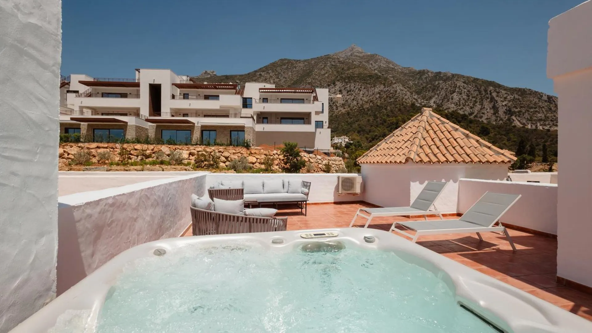 Modern Sea & Lake View Penthouse With Private Jacuzzi - 8 Min To Puente Romano Istan 0*,