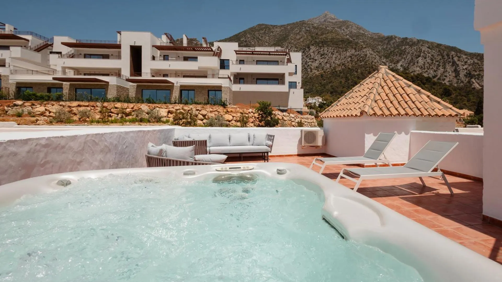 Modern Sea & Lake View Penthouse With Private Jacuzzi - 8 Min To Puente Romano Istan