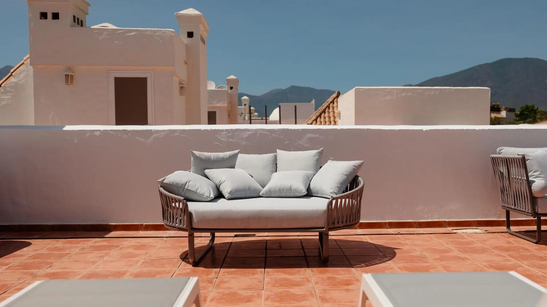 Modern Sea & Lake View Penthouse With Private Jacuzzi - 8 Min To Puente Romano Istan Apartment