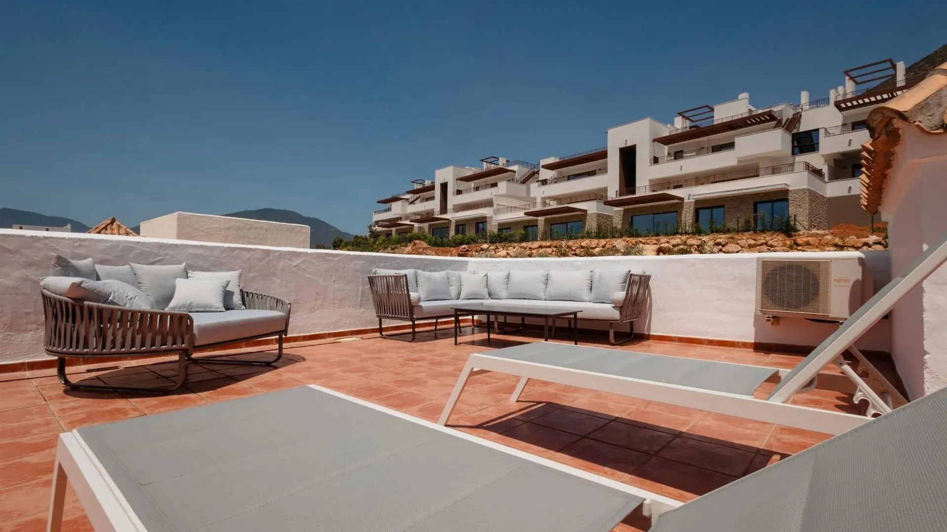 Apartment Modern Sea & Lake View Penthouse With Private Jacuzzi - 8 Min To Puente Romano Istan