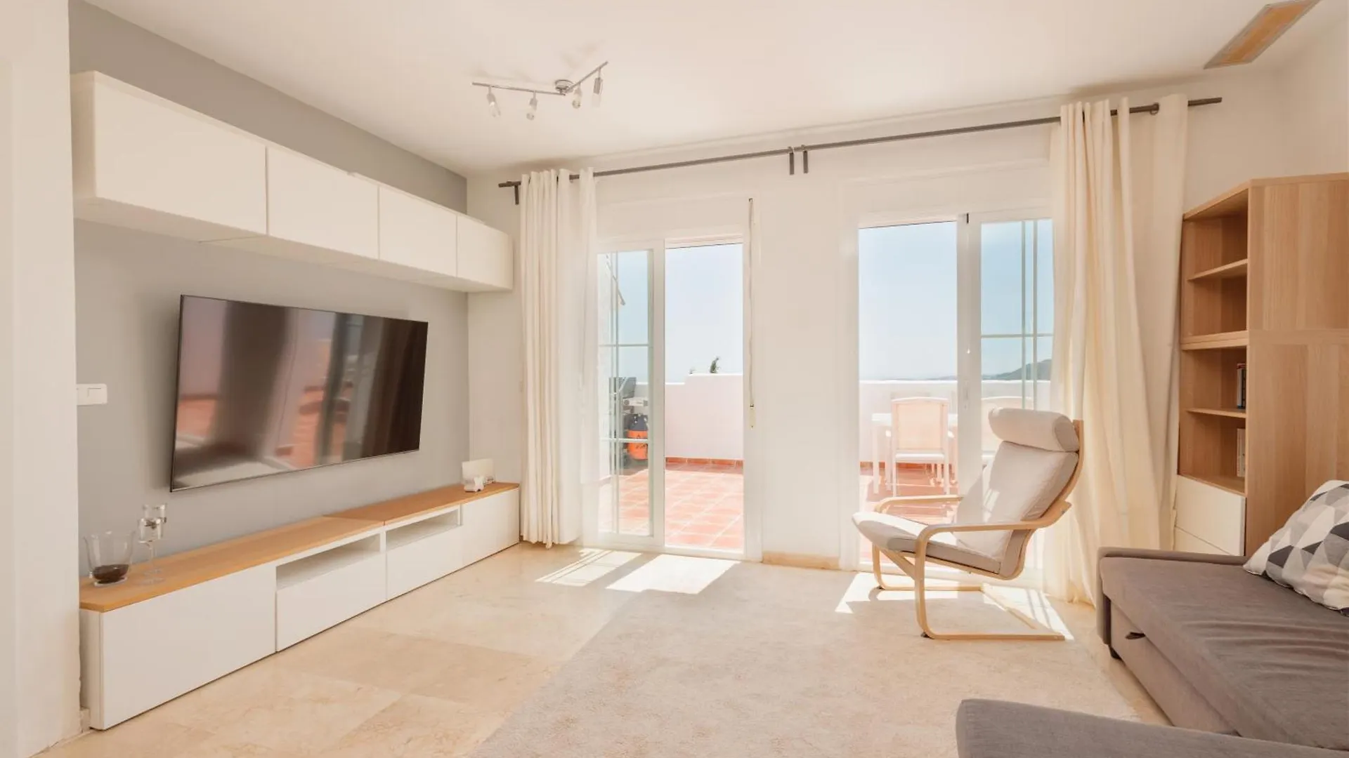 Modern Sea & Lake View Penthouse With Private Jacuzzi - 8 Min To Puente Romano Istan Apartment