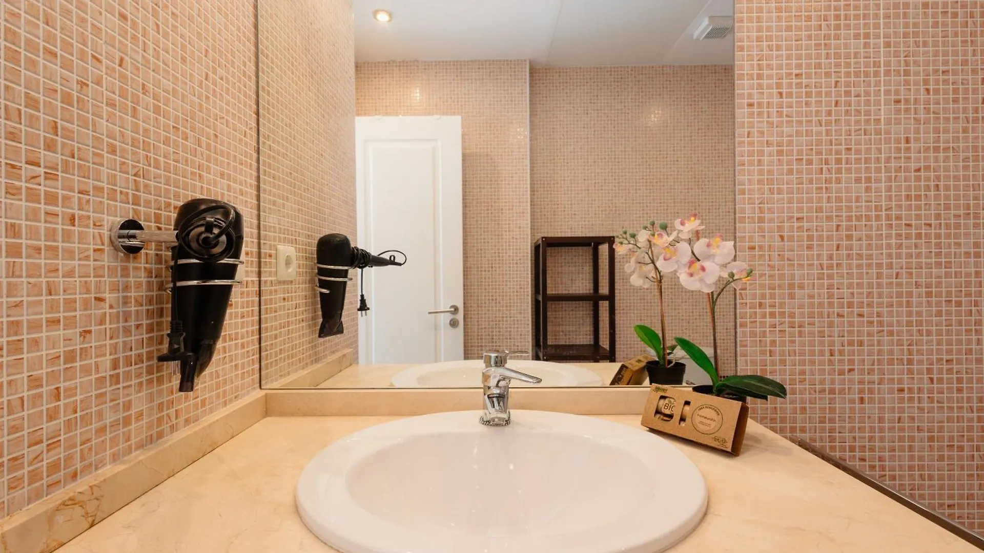 Modern Sea & Lake View Penthouse With Private Jacuzzi - 8 Min To Puente Romano Istan Apartment