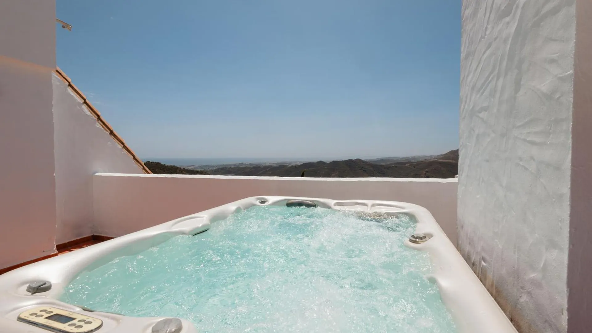 Apartment Modern Sea & Lake View Penthouse With Private Jacuzzi - 8 Min To Puente Romano Istan