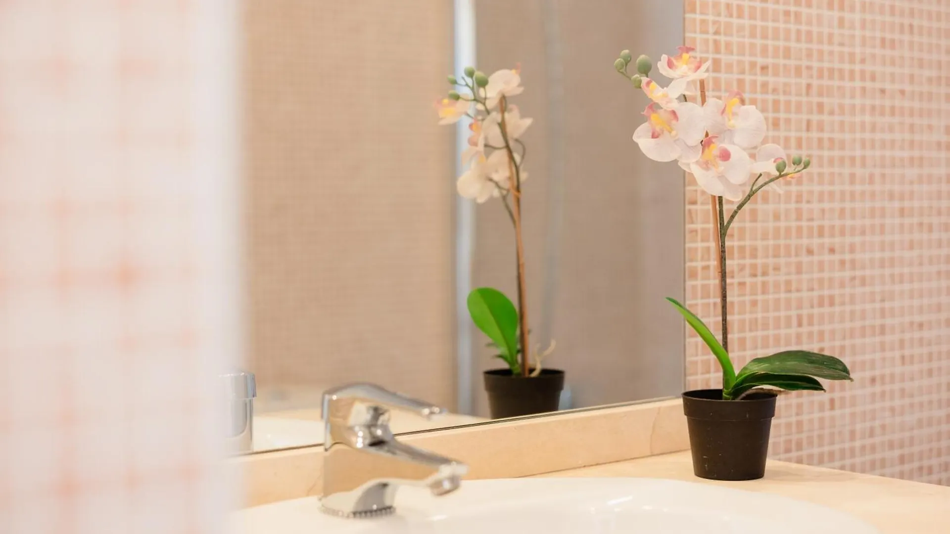 Modern Sea & Lake View Penthouse With Private Jacuzzi - 8 Min To Puente Romano Istan Spain
