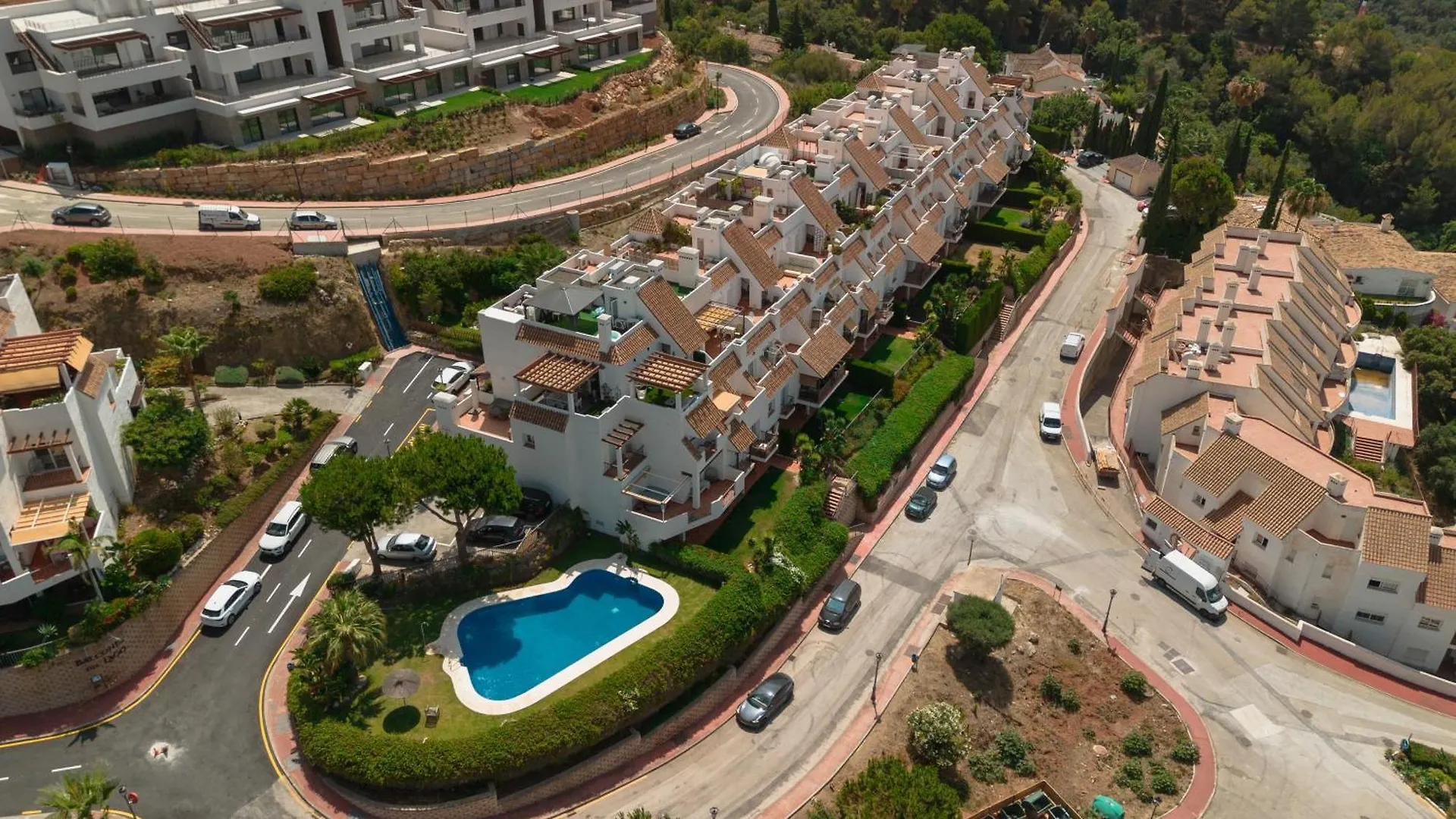 Modern Sea & Lake View Penthouse With Private Jacuzzi - 8 Min To Puente Romano Istan Apartment