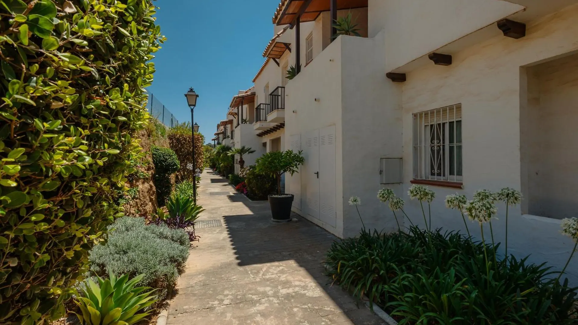 Modern Sea & Lake View Penthouse With Private Jacuzzi - 8 Min To Puente Romano Istan