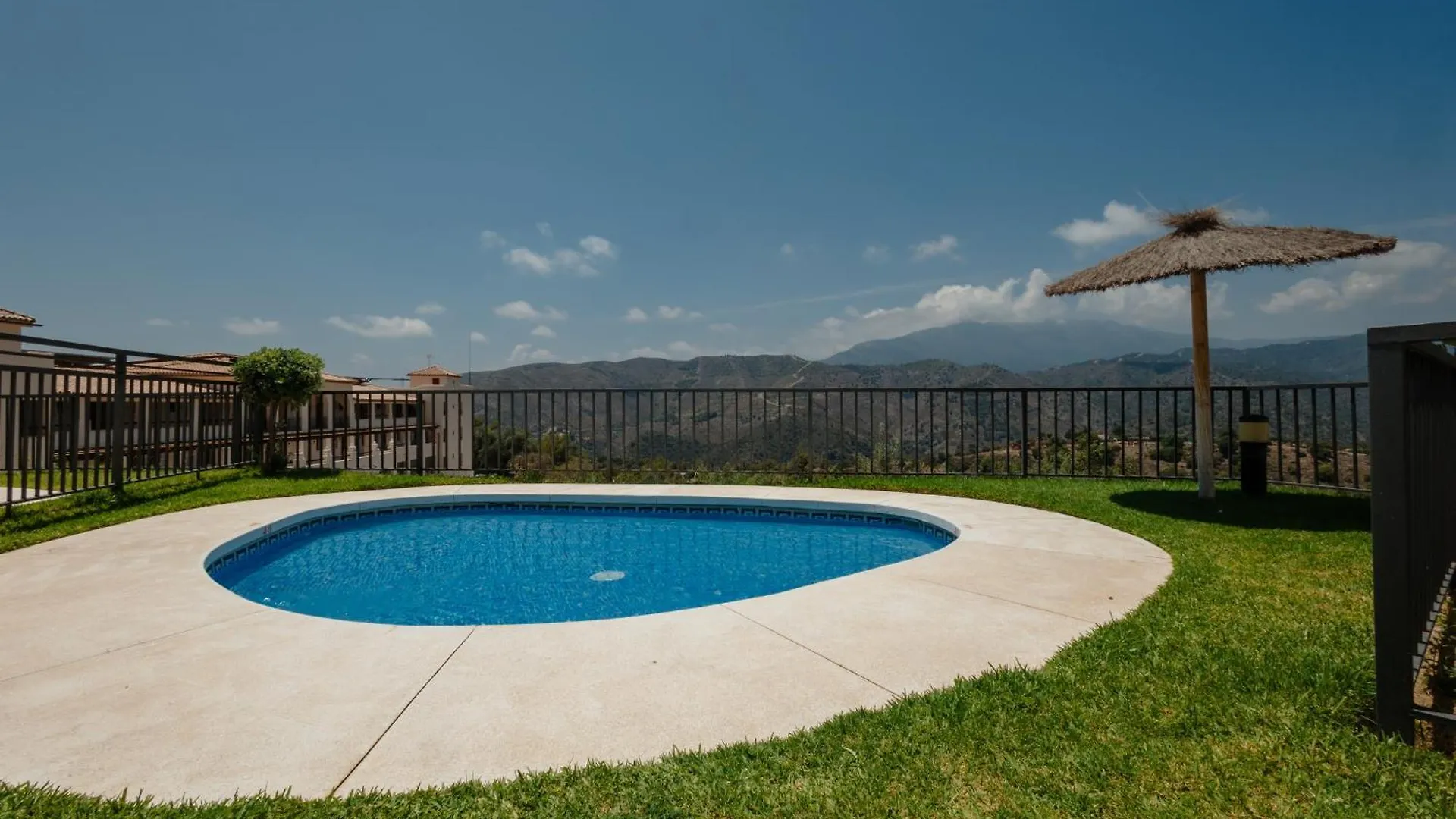 Apartment Modern Sea & Lake View Penthouse With Private Jacuzzi - 8 Min To Puente Romano Istan