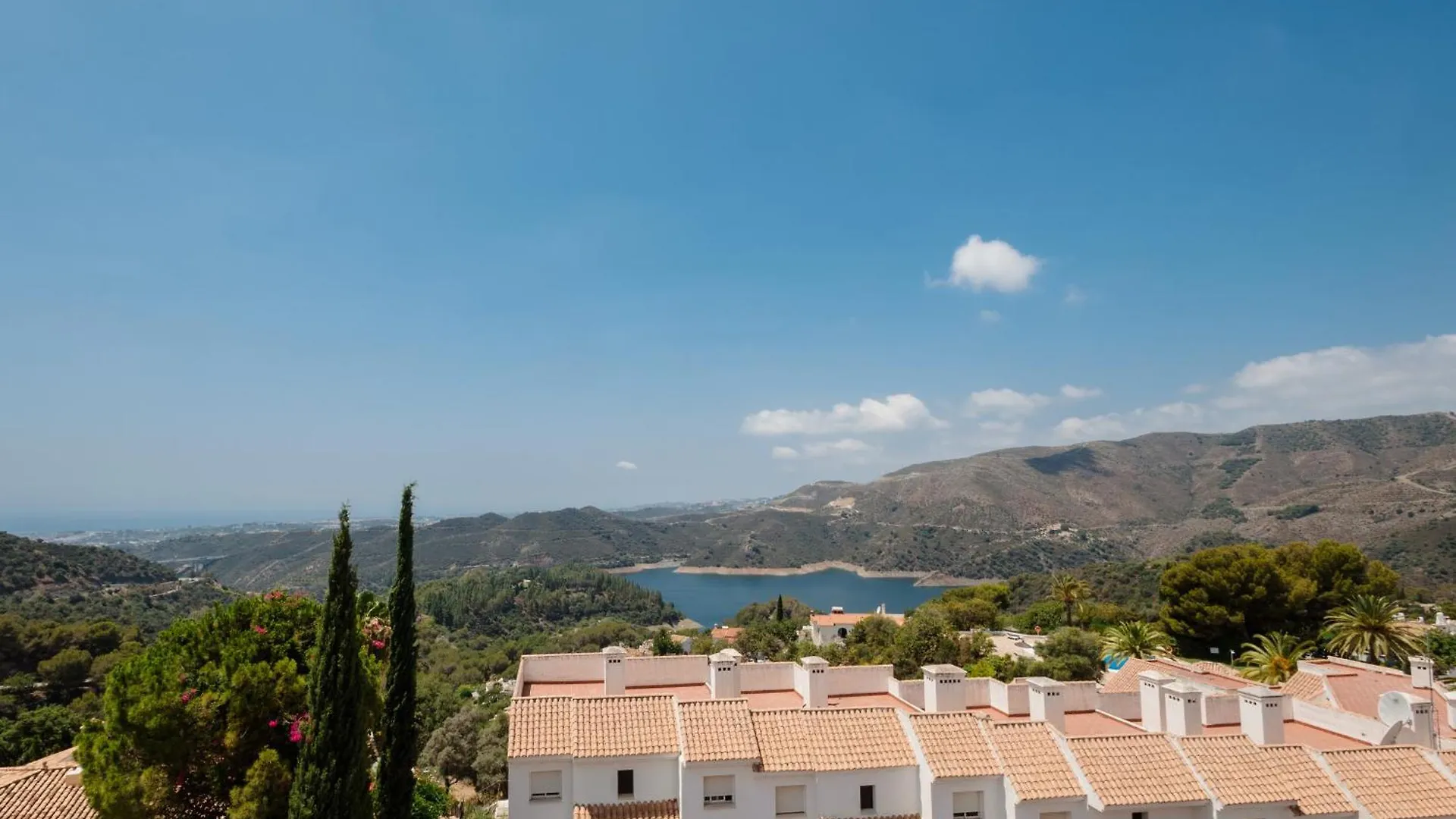 Apartment Modern Sea & Lake View Penthouse With Private Jacuzzi - 8 Min To Puente Romano Istan Spain
